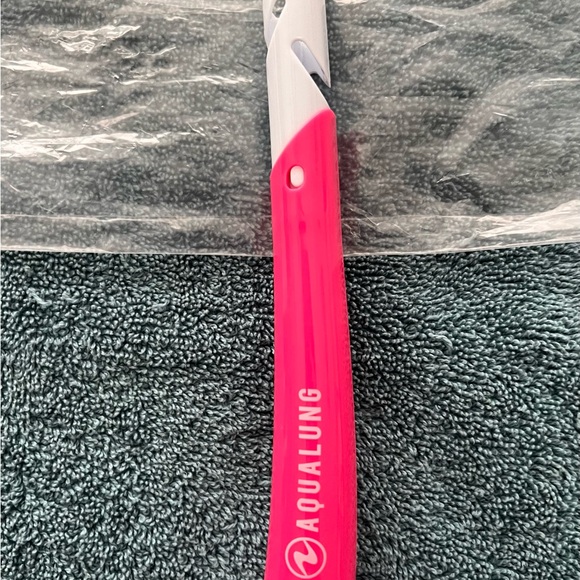 AQUA LUNG SWIM MASK AND SNORKEL- NWOT PINK/ WHITE -ADULT - Picture 9 of 12